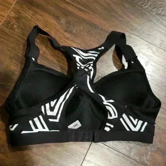 Victoria's Secret VSX Black and White Geometric Sports Bra‎ - Picture 5 of 9